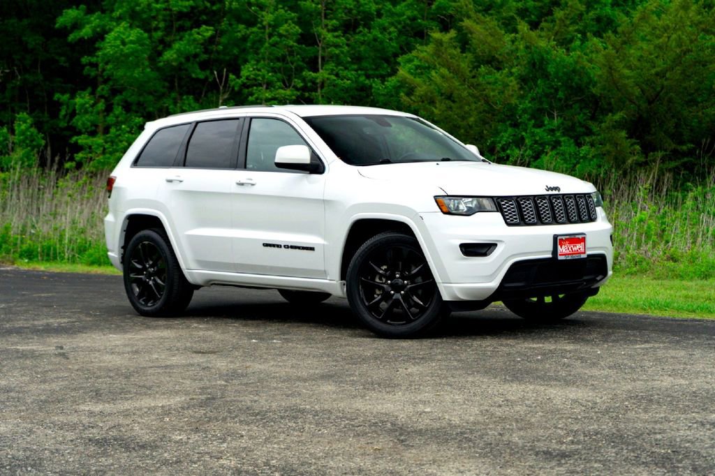 Used 2018 Jeep Grand Cherokee Altitude AWD/4WD image 2
