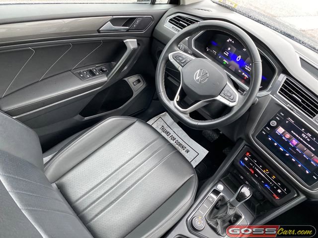 Used 2024 Volkswagen Tiguan SE image 19