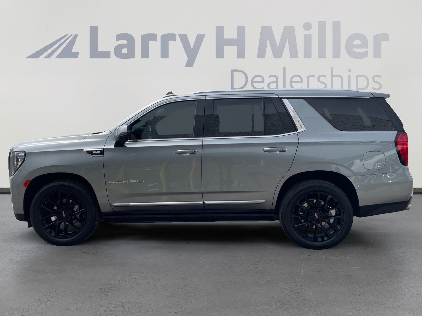 Used 2023 GMC Yukon Denali w/ Max Trailering Package image 2