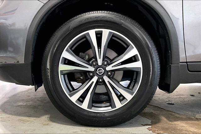 Used 2019 Nissan Rogue SV w/ Premium Package image 34