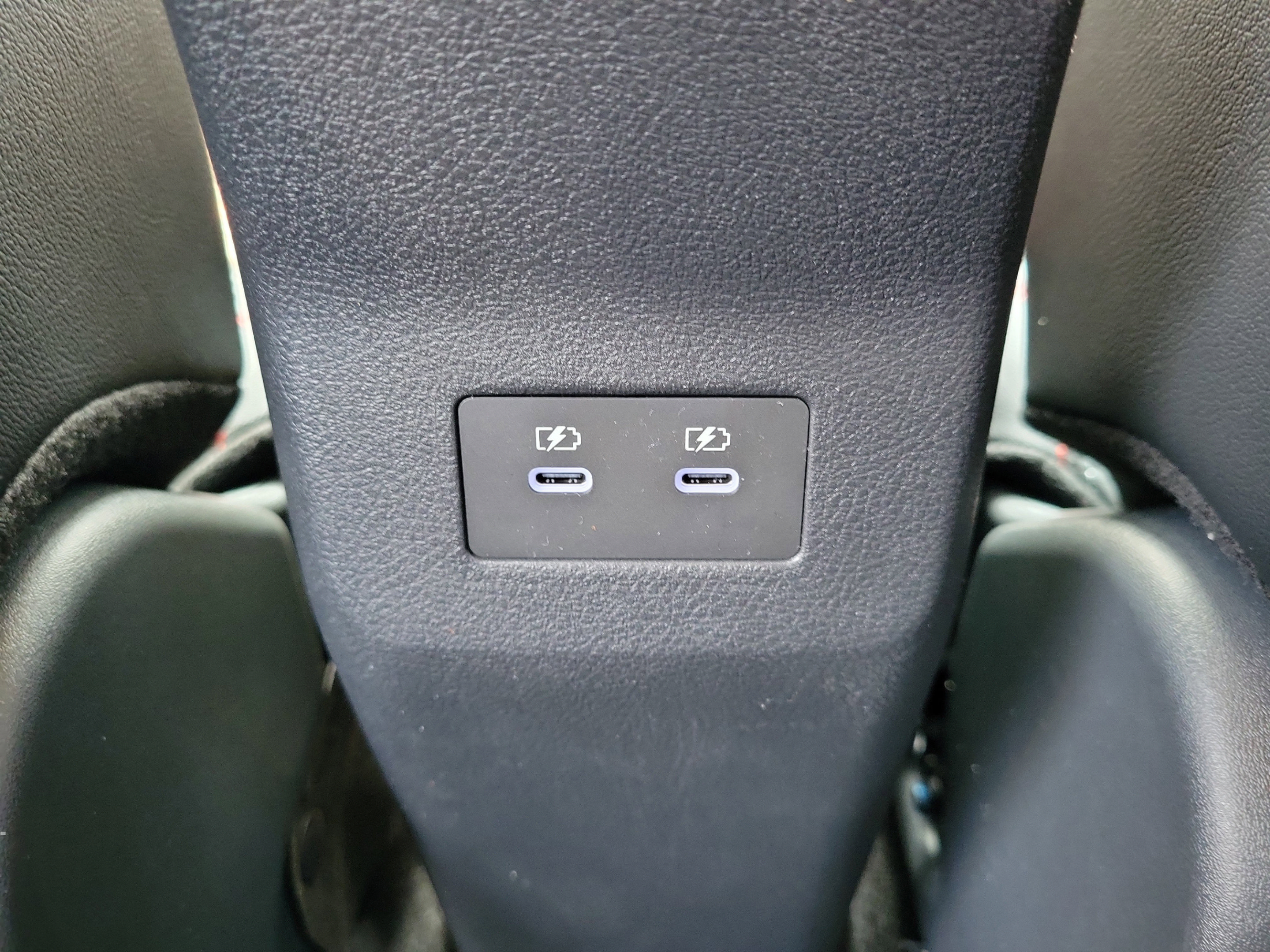 New 2025 Nissan Kicks SR FWD image 11