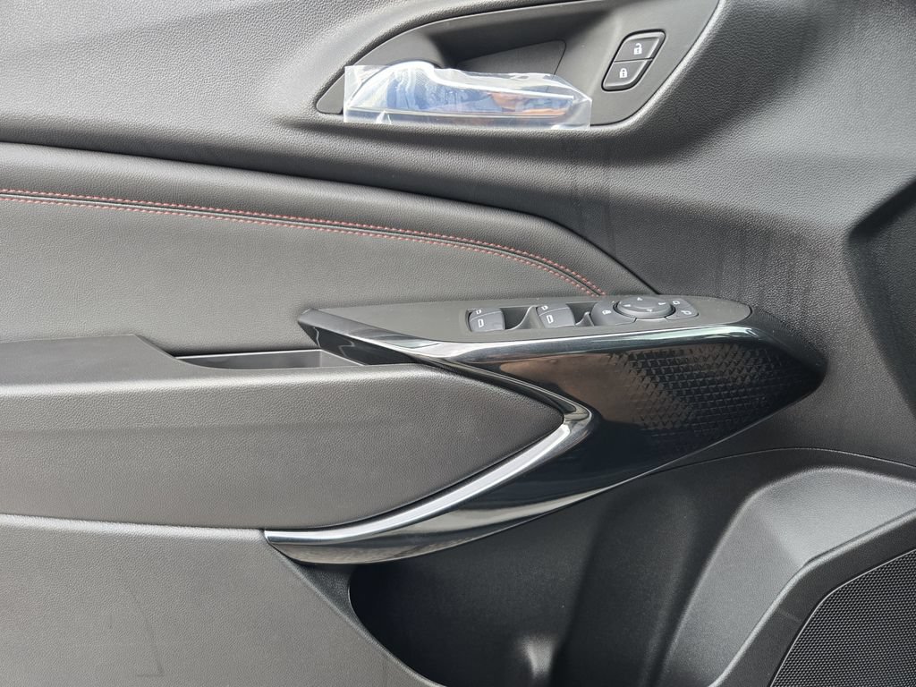 New 2026 Chevrolet Trax RS w/ Sunroof Package FWD image 24