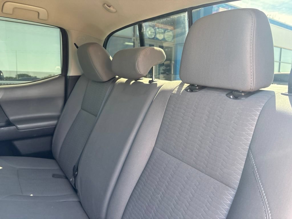 Used 2018 Toyota Tacoma SR5 AWD/4WD image 34