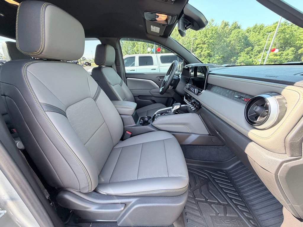 Used 2025 Chevrolet Colorado ZR2 w/ Technology Package AWD/4WD image 25