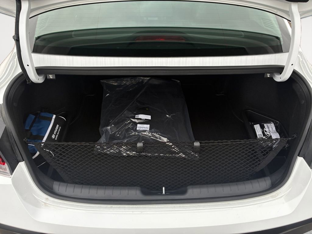 New 2026 Hyundai Elantra Limited image 18