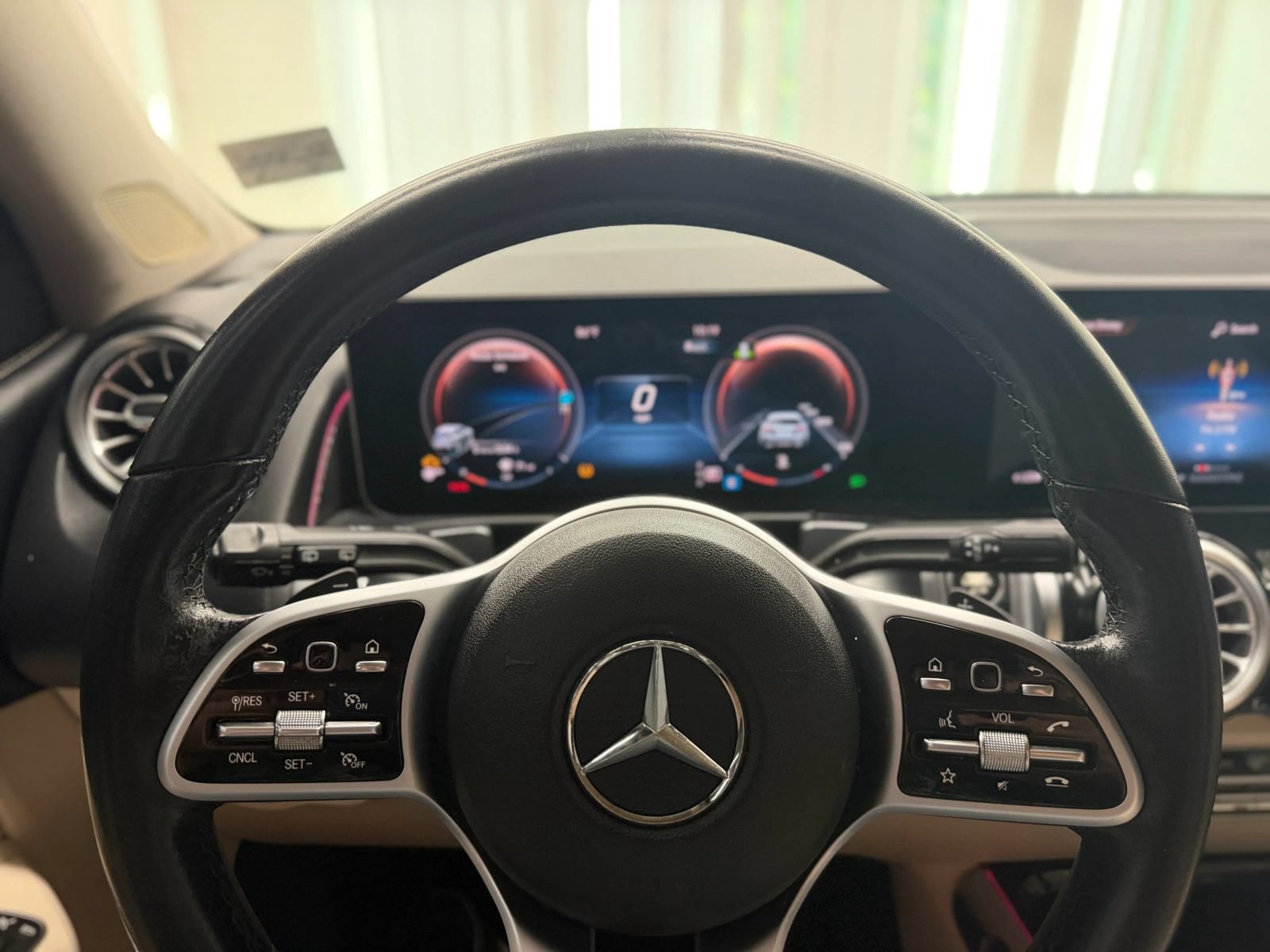 Used 2020 Mercedes-Benz GLB 250 w/ Premium Package image 25