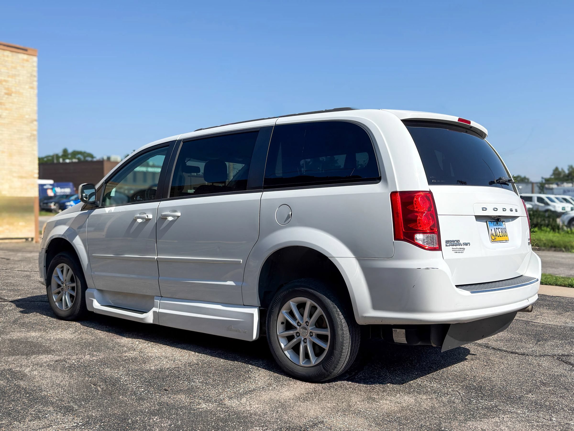 Used 2015 Dodge Grand Caravan SXT FWD image 5