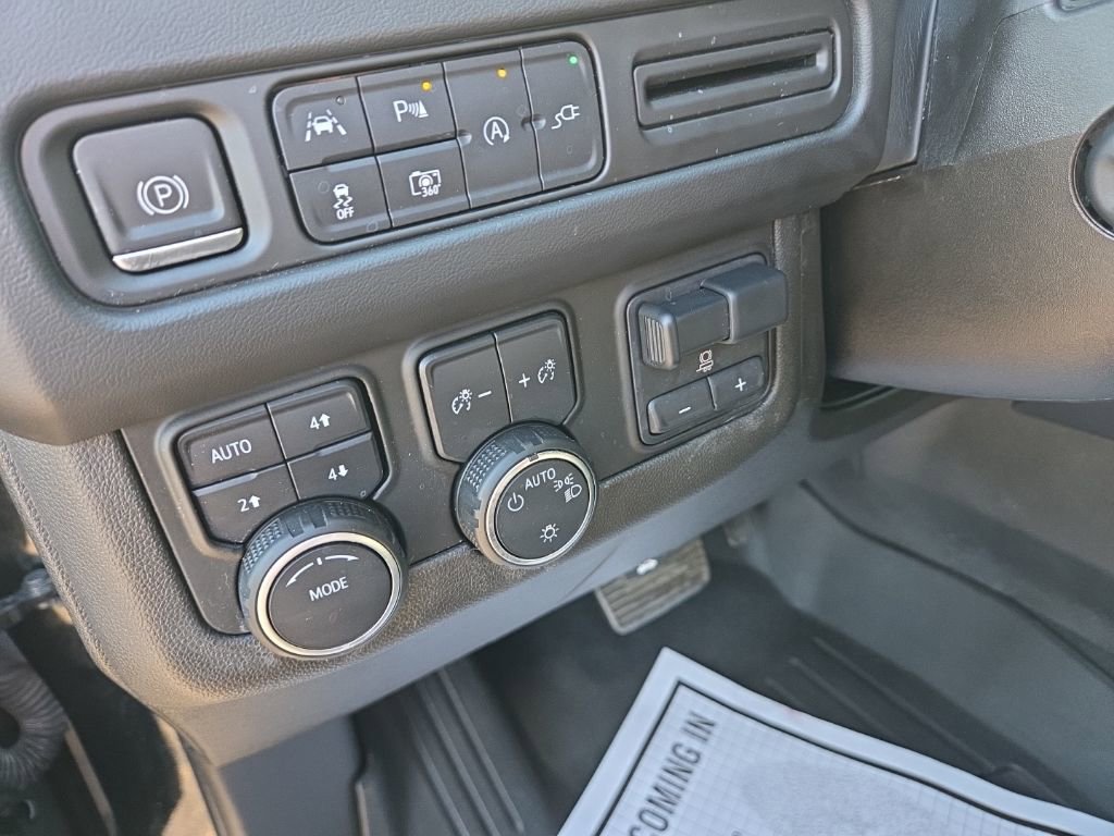 Used 2022 Chevrolet Tahoe RST w/ Sport Performance Package image 18