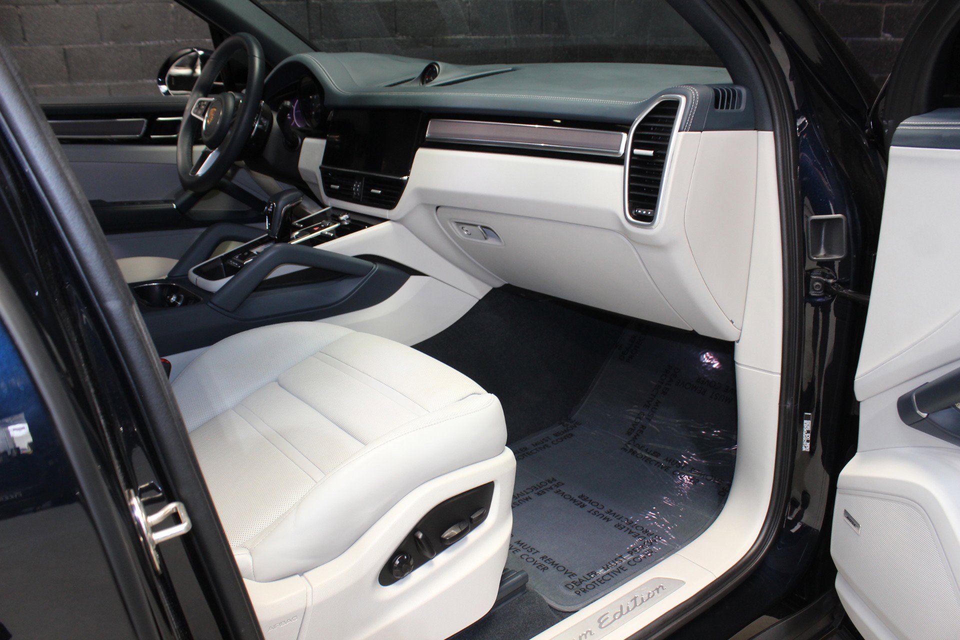Used 2023 Porsche Cayenne Platinum Edition image 48