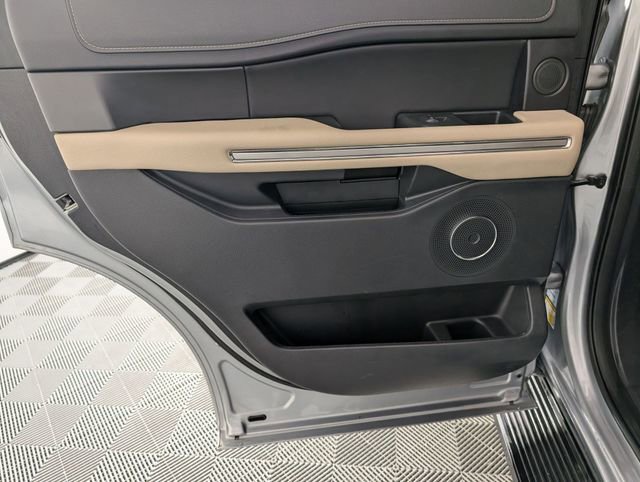 Used 2024 Ford Expedition Limited image 32