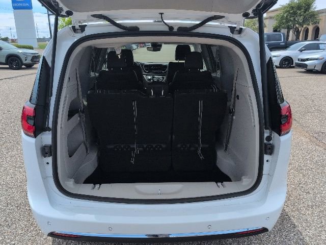 Used 2024 Chrysler Pacifica Touring-L FWD image 20