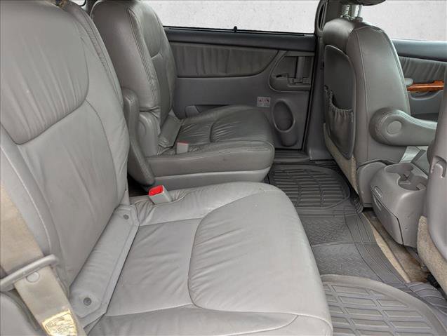 Used 2010 Toyota Sienna XLE FWD image 29