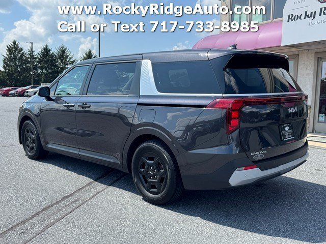 Used 2025 Kia Carnival FWD image 5