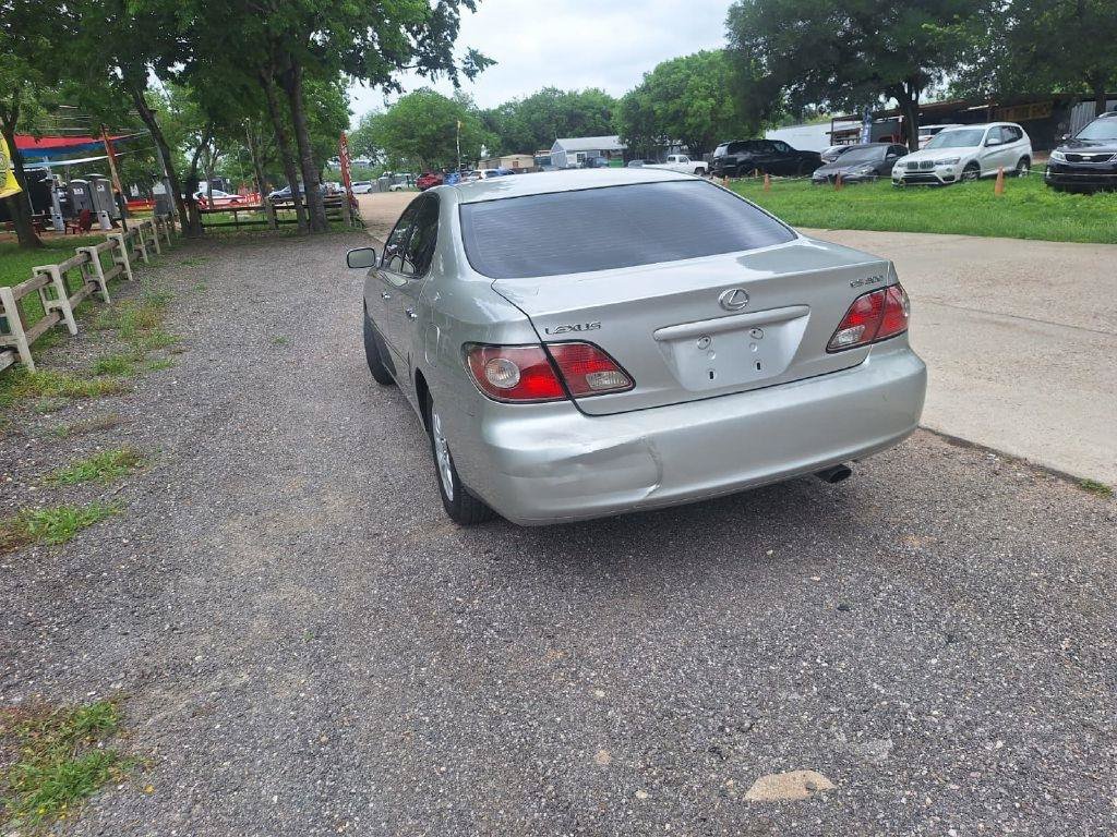 Used 2003 Lexus ES 330 FWD image 12