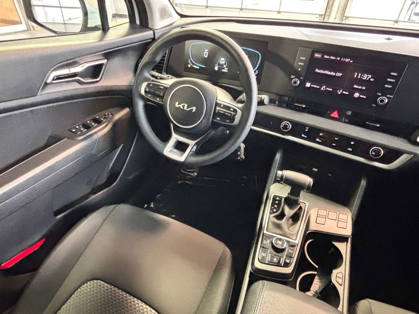 Used 2025 Kia Sportage LX image 38