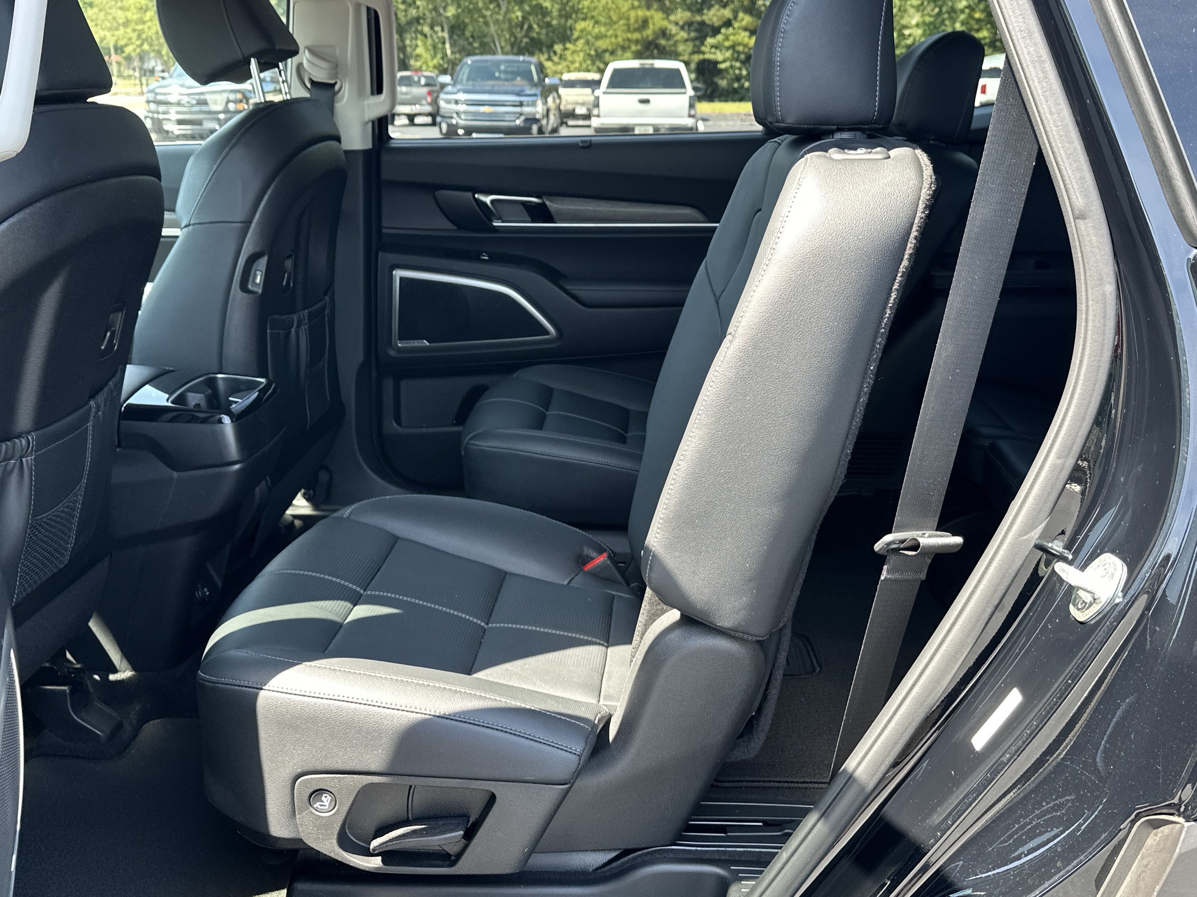 Used 2022 Kia Telluride EX w/ EX Premium Package FWD image 16