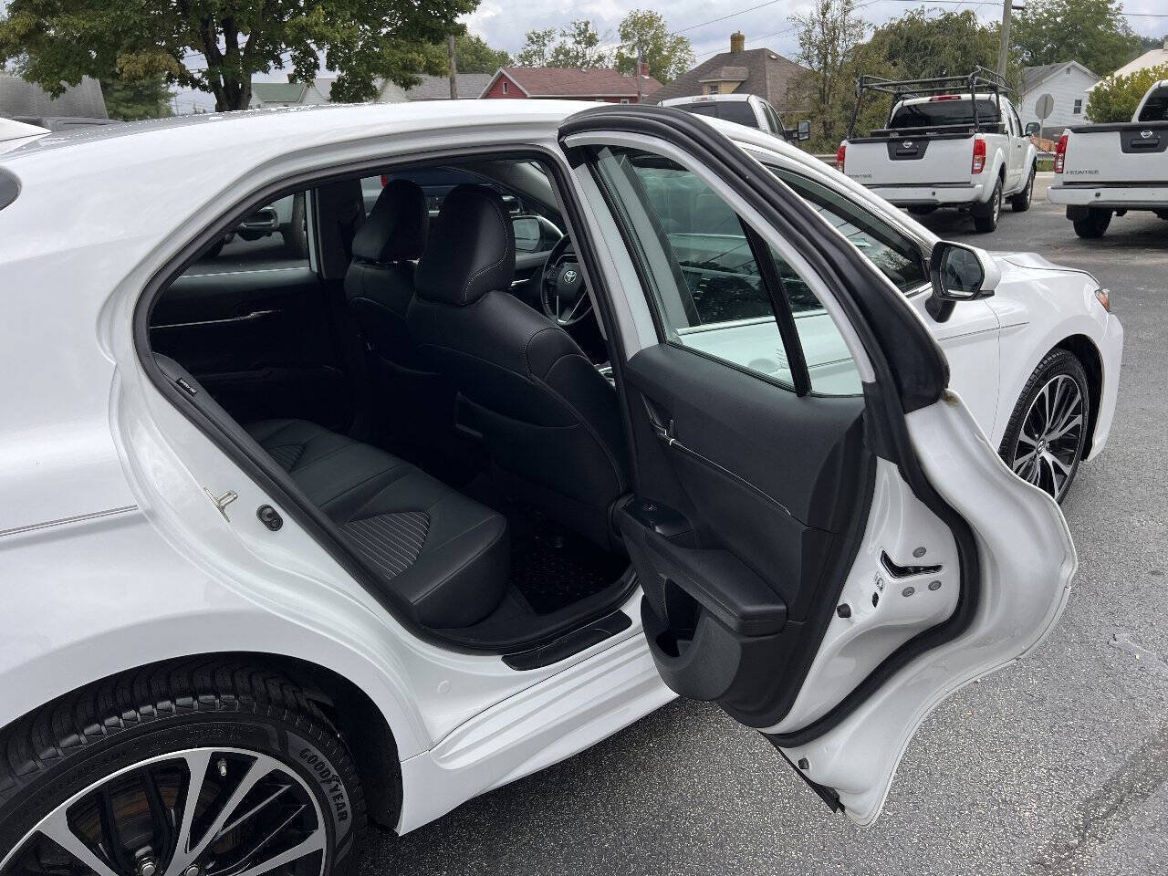 Used 2019 Toyota Camry SE FWD image 26