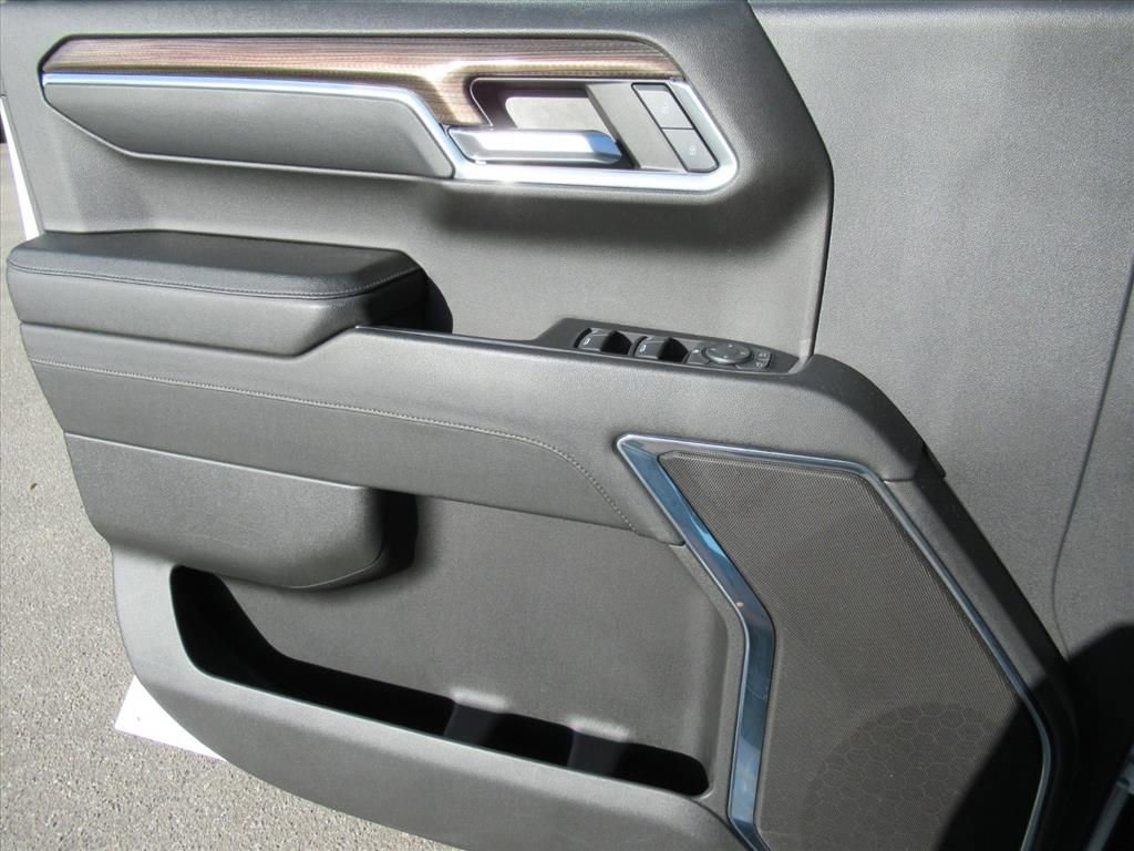 Used 2024 Chevrolet Silverado 1500 LT AWD/4WD image 18