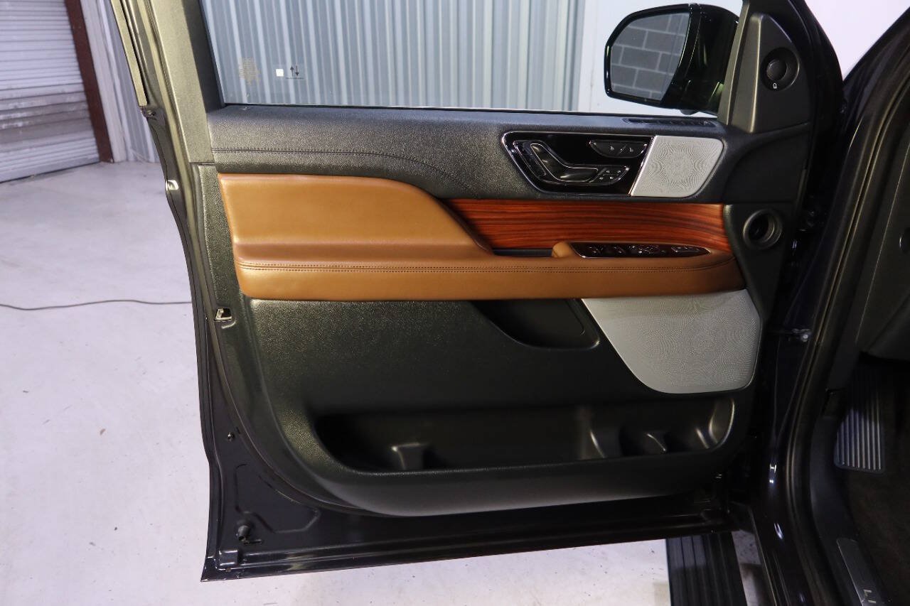Used 2024 Lincoln Navigator Reserve AWD/4WD image 32