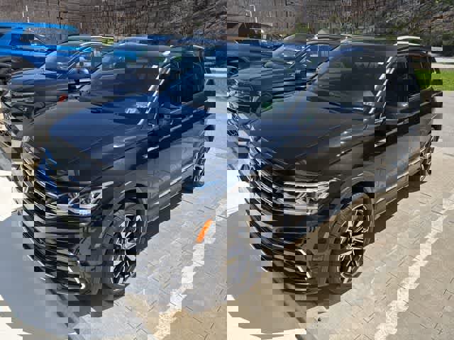 Certified 2022 Volkswagen Tiguan SEL R-Line image 1