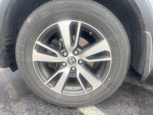 Used 2018 Toyota RAV4 XLE image 11