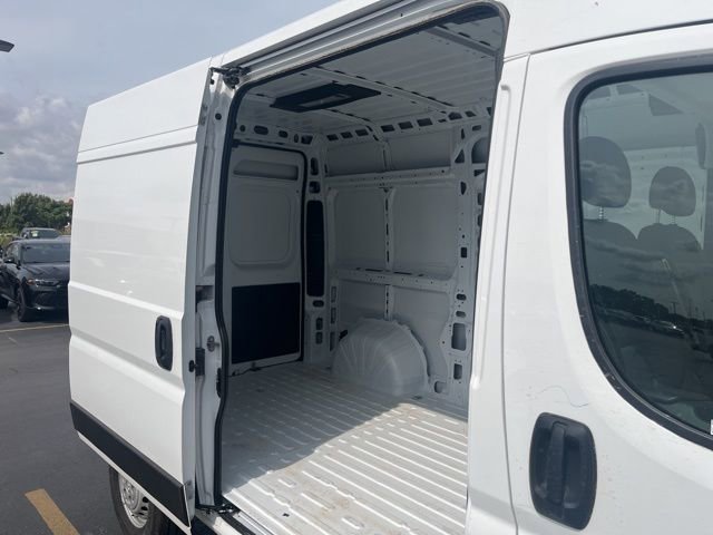 Used 2025 RAM ProMaster 2500 w/ Convenience Group image 11
