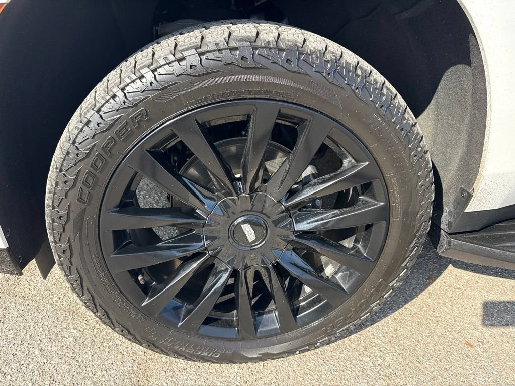 Used 2022 Cadillac Escalade Premium Luxury AWD/4WD image 2