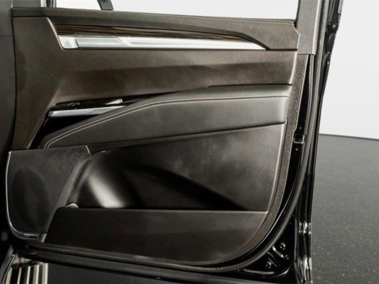 Used 2026 Cadillac Escalade Luxury w/ Touring Package image 50