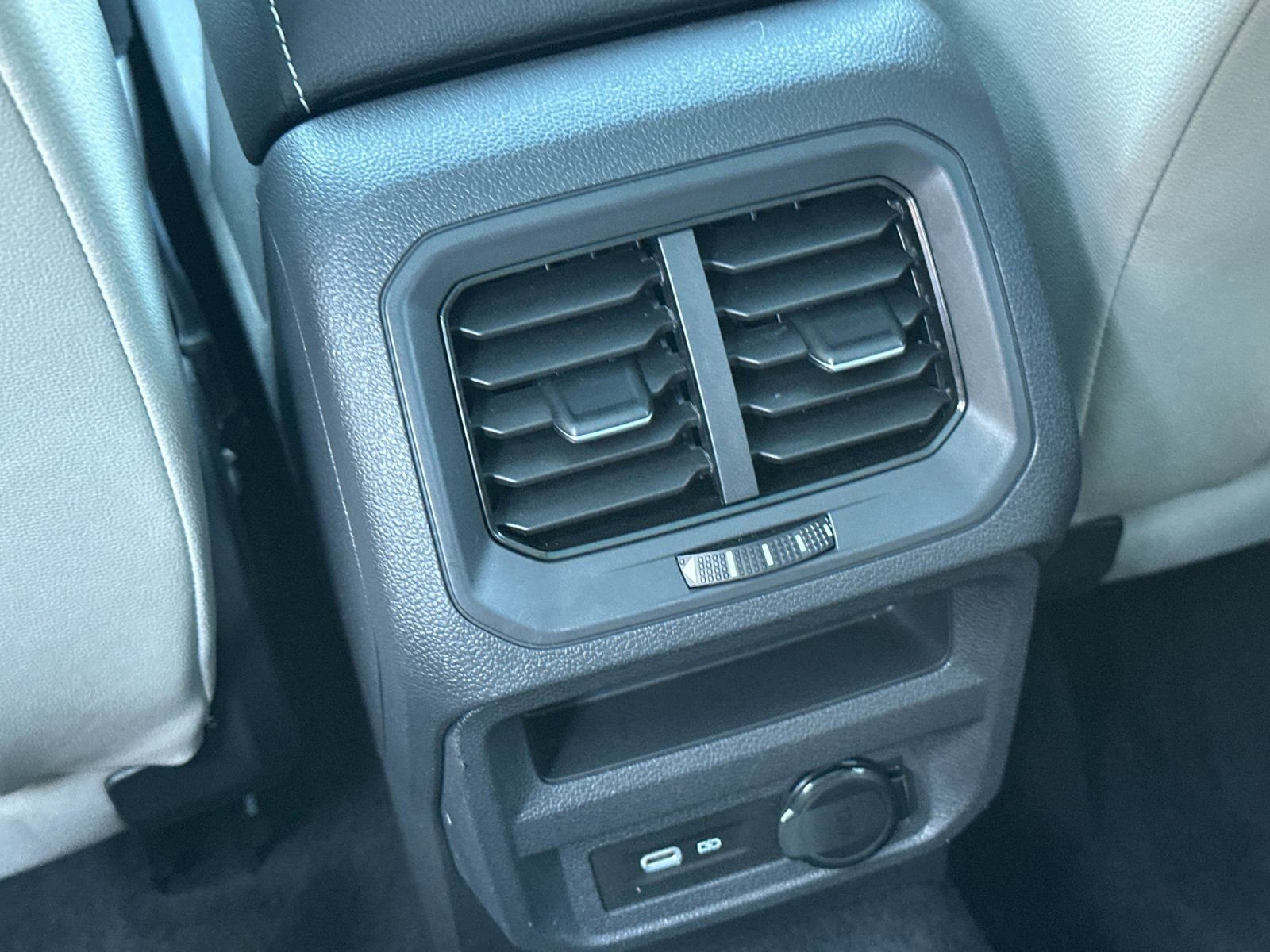 Used 2021 Volkswagen Tiguan SE R-Line image 15