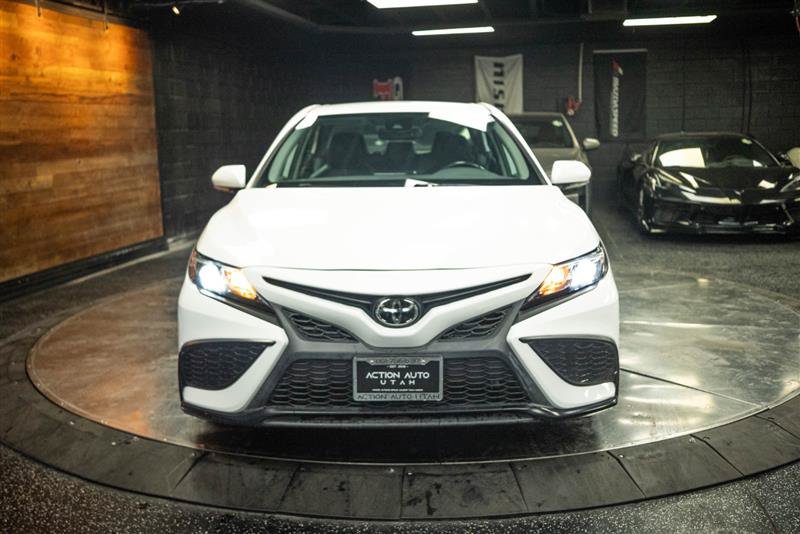 Used 2022 Toyota Camry SE w/ Convenience Package FWD image 4