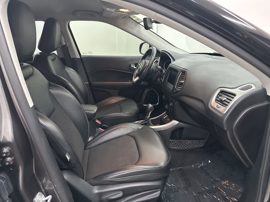 Used 2019 Jeep Compass Latitude w/ Safety & Security Group FWD image 24