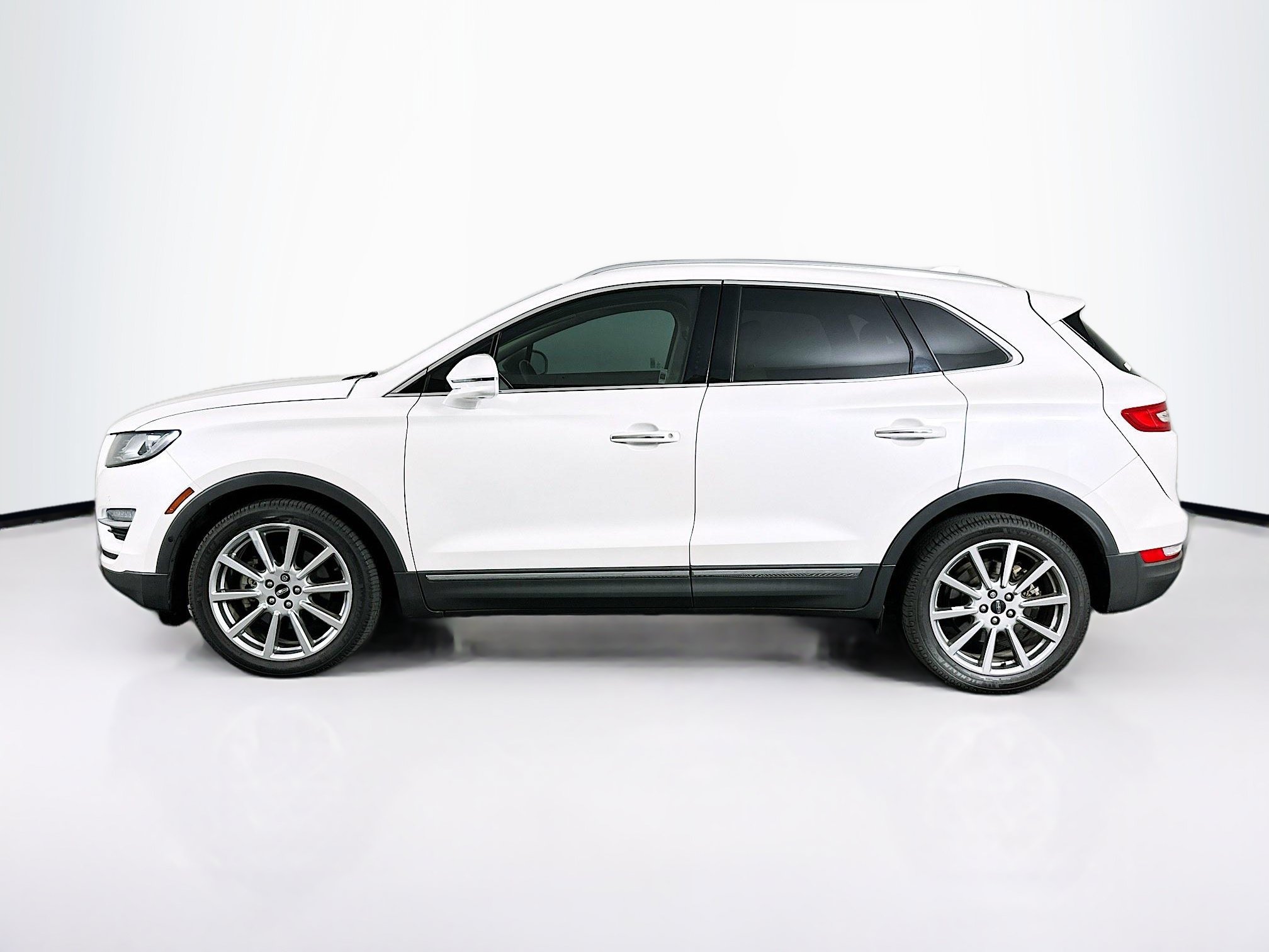 Used 2019 Lincoln MKC Reserve w/ MKC Technology Package FWD image 4