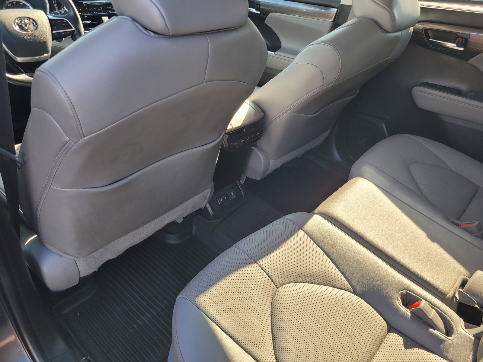 Used 2022 Toyota Highlander Limited AWD/4WD image 11