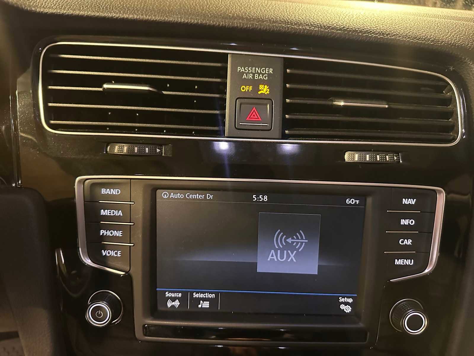 Used 2017 Volkswagen Golf SEL image 16