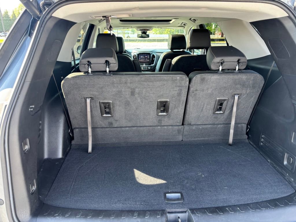 Used 2021 Chevrolet Traverse LT w/ LT Premium Package image 9