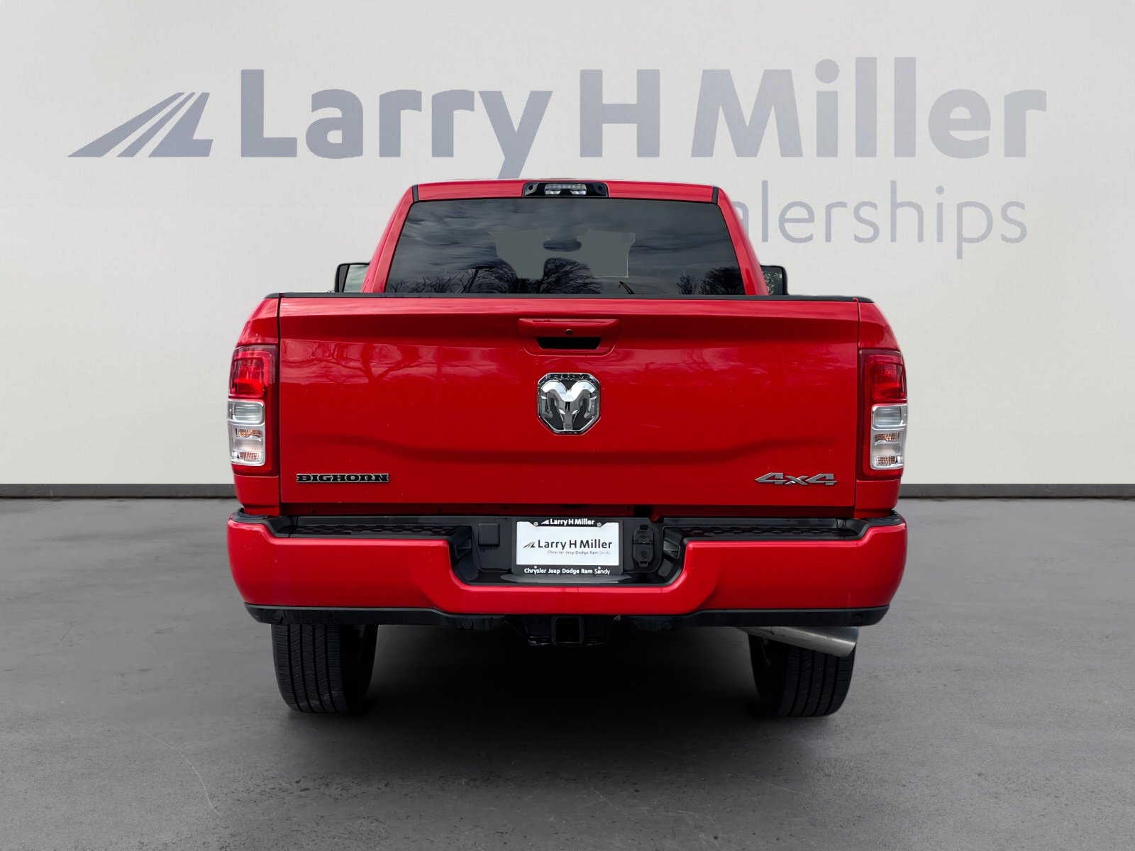 Used 2024 RAM 2500 Big Horn w/ Sport Appearance Package image 4