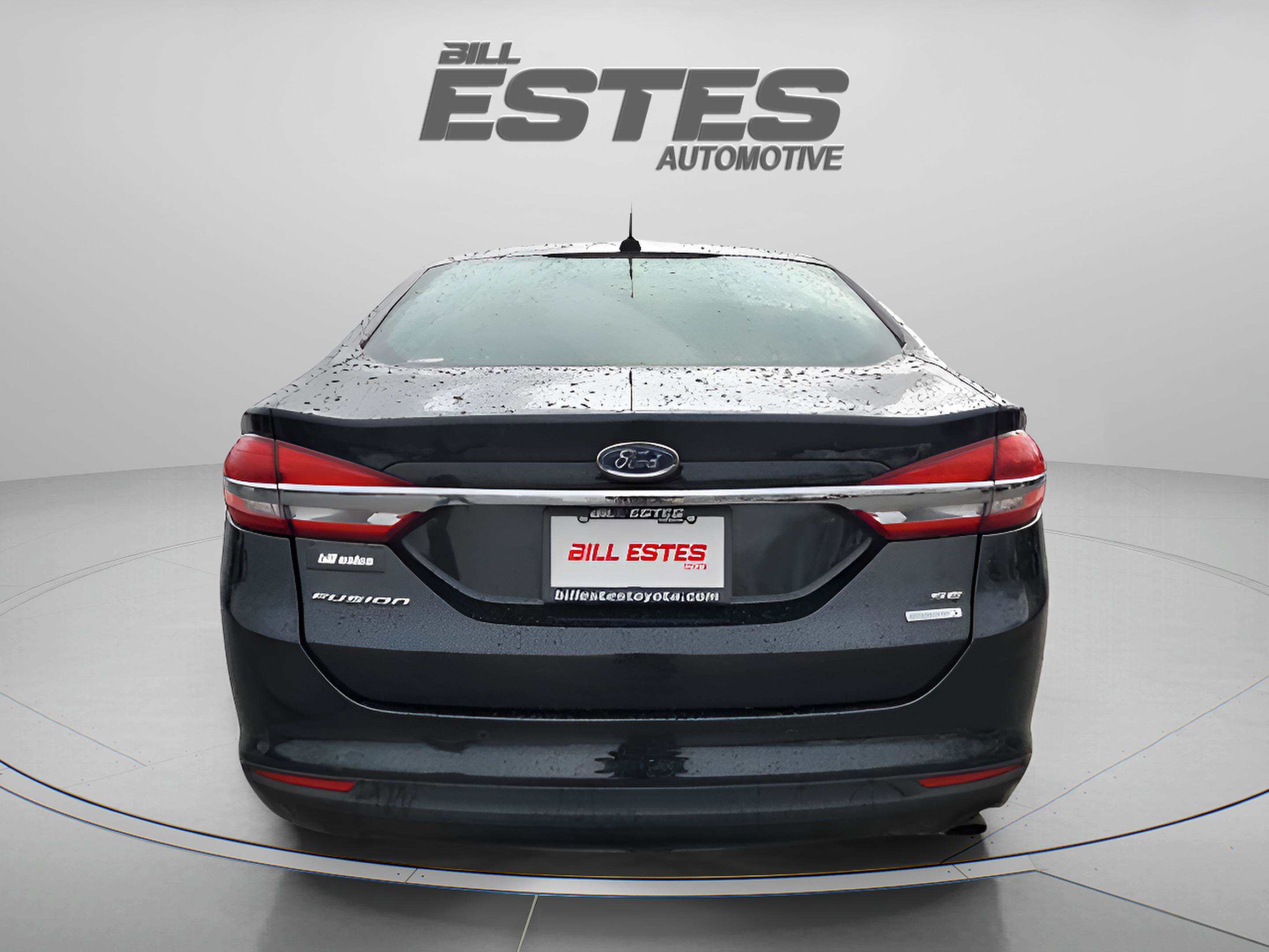 Used 2018 Ford Fusion SE w/ Fusion SE Technology Package FWD image 3