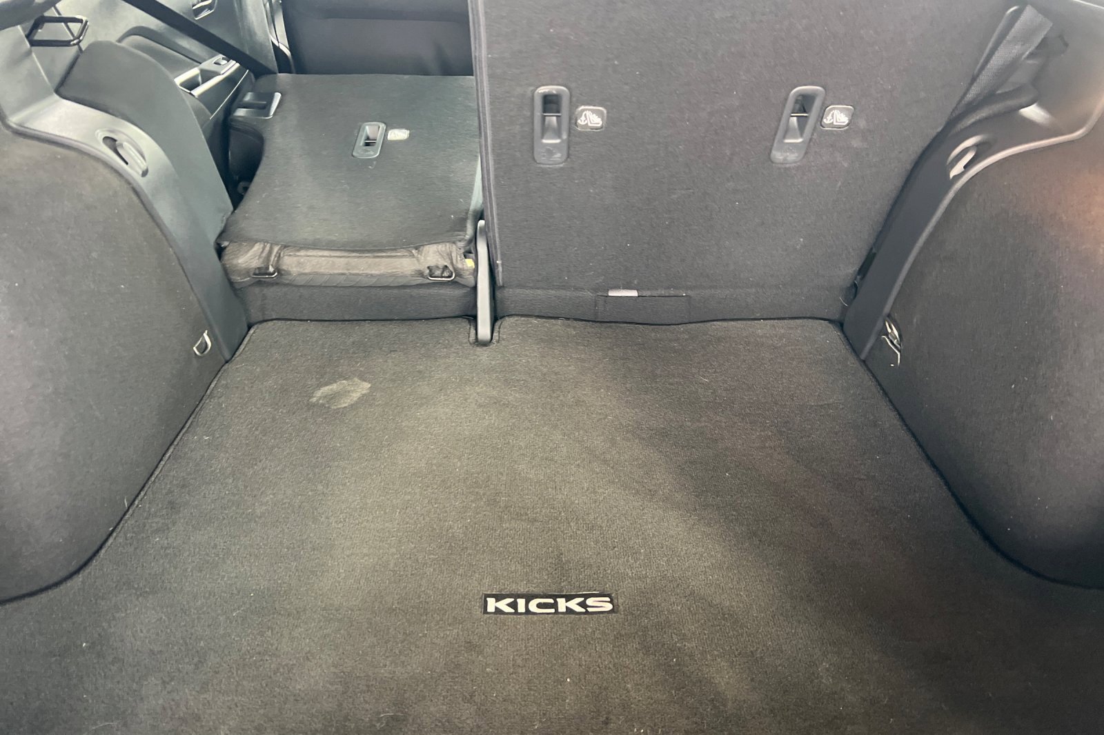 Used 2022 Nissan Kicks S image 12