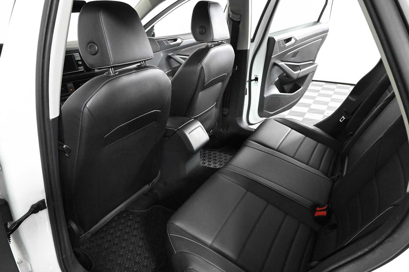 Certified 2023 Volkswagen Jetta SE w/ Panoramic Sunroof Package FWD image 13