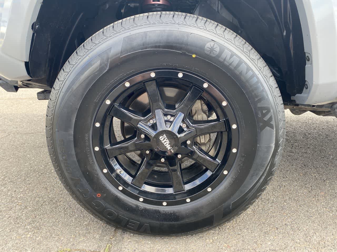 Used 2018 Toyota Tacoma TRD Sport AWD/4WD image 10