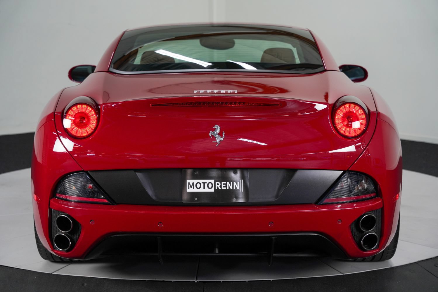 Used 2010 Ferrari California RWD image 7