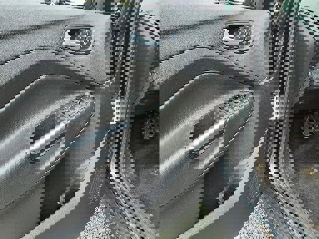 Used 2017 Ford C-MAX Energi SE image 23