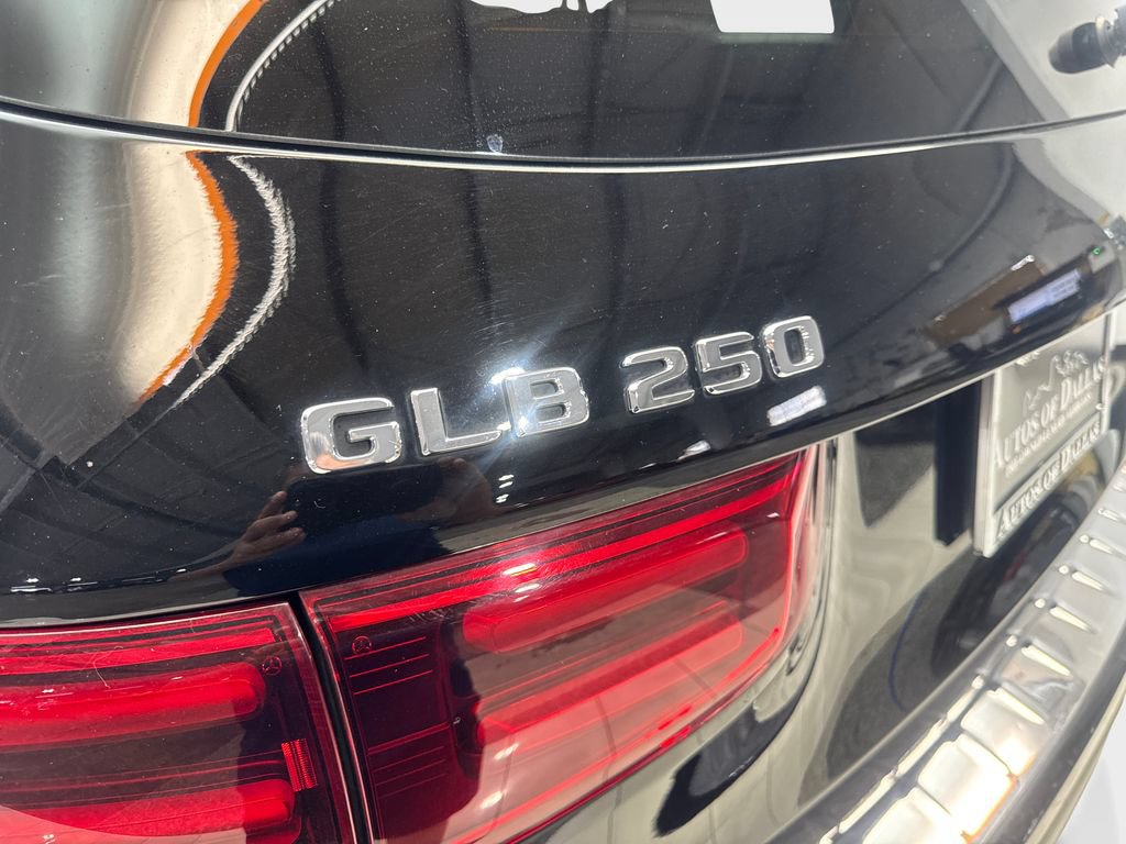 Used 2025 Mercedes-Benz GLB 250 4MATIC image 23