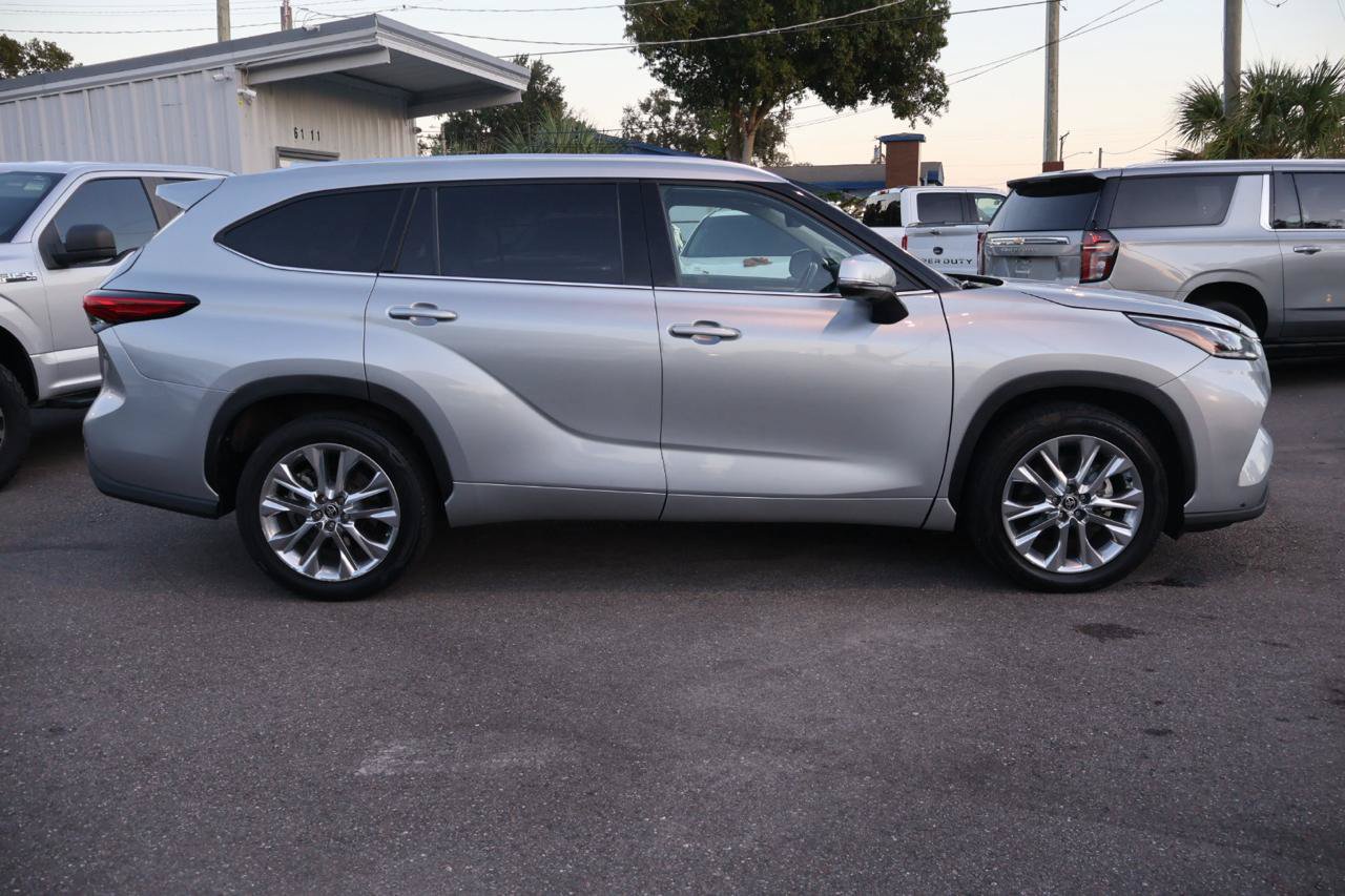 Used 2020 Toyota Highlander Limited FWD image 3