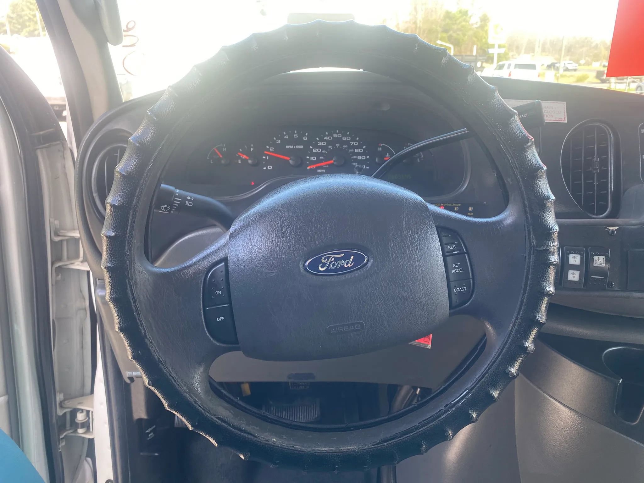 Used 2006 Ford E-450 and Econoline 450 image 10