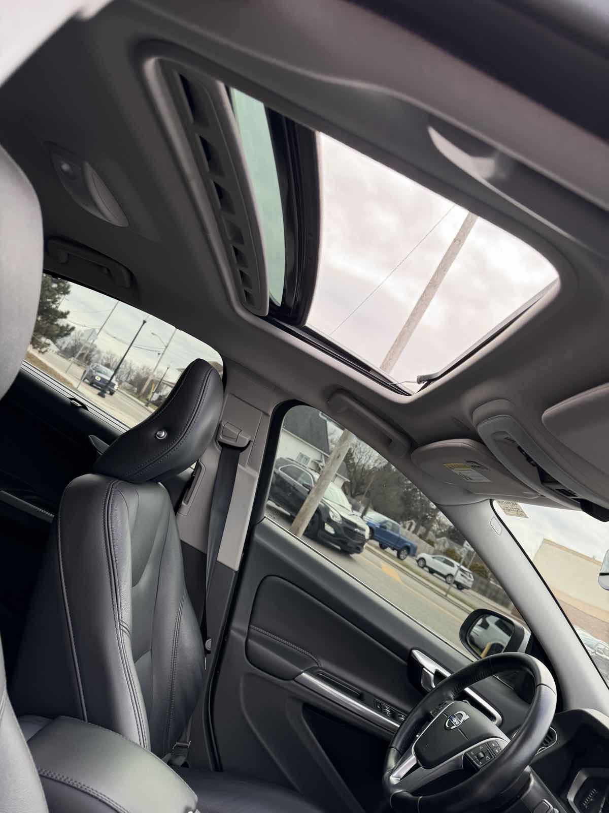 Used 2017 Volvo S60 T5 Inscription image 21