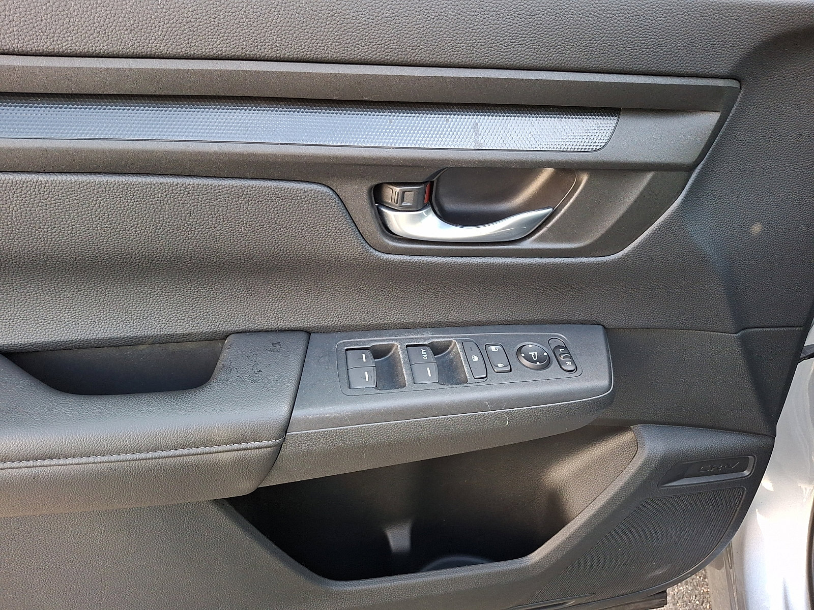 Used 2025 Honda CR-V LX image 12