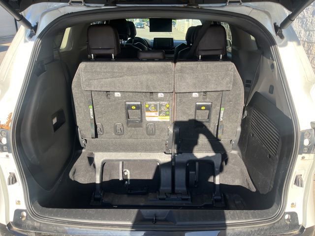 Used 2022 Toyota Sienna Platinum FWD image 13