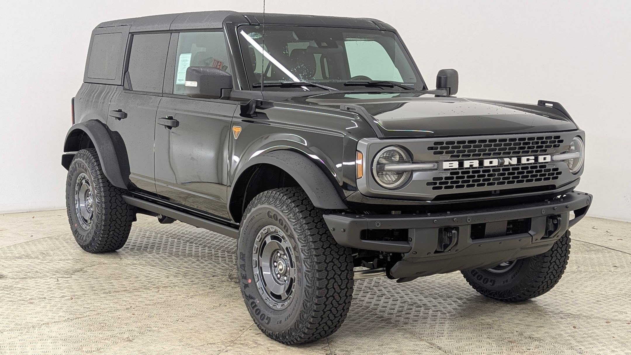 New 2025 Ford Bronco Badlands image 6