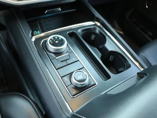 Used 2024 Ford Expedition XLT image 24